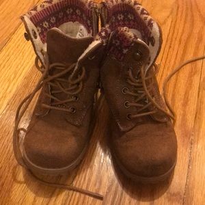 Cozy kid boots
